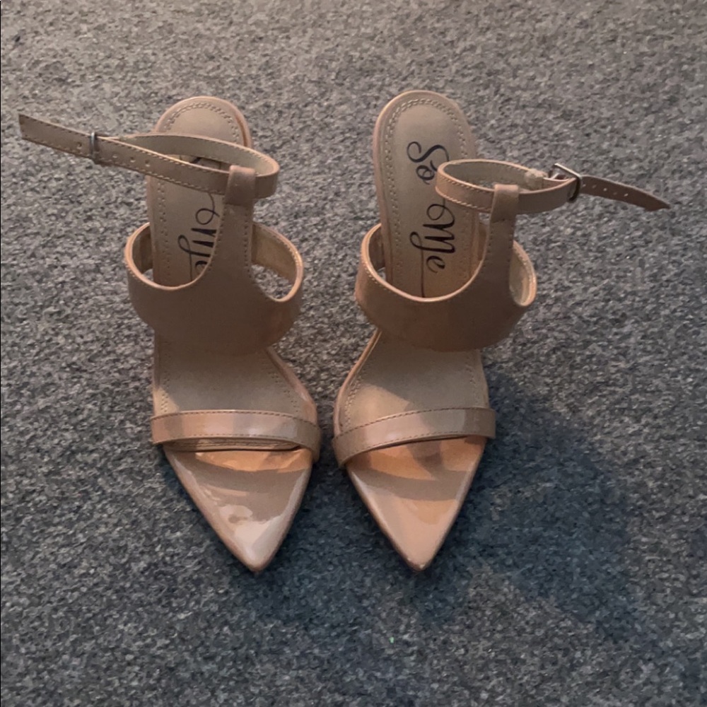 Size: 5.5 Tan heels.